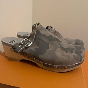 Earth Clogs